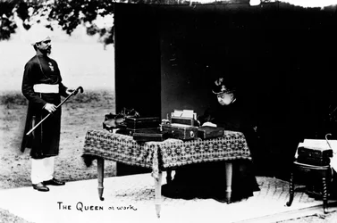 La Regina al lavoro